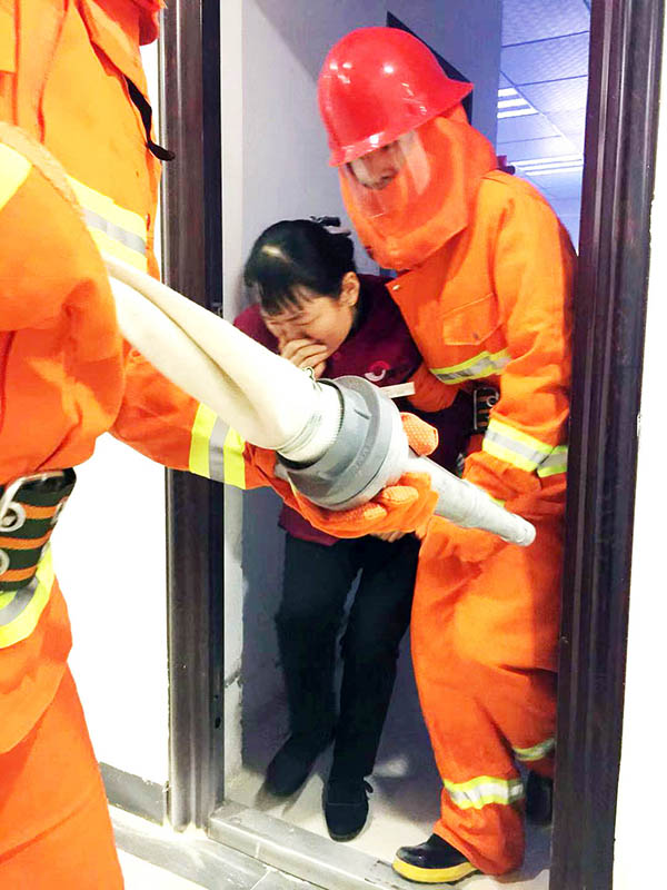 英国上市公司365江泰项目消防实战演练（组图）