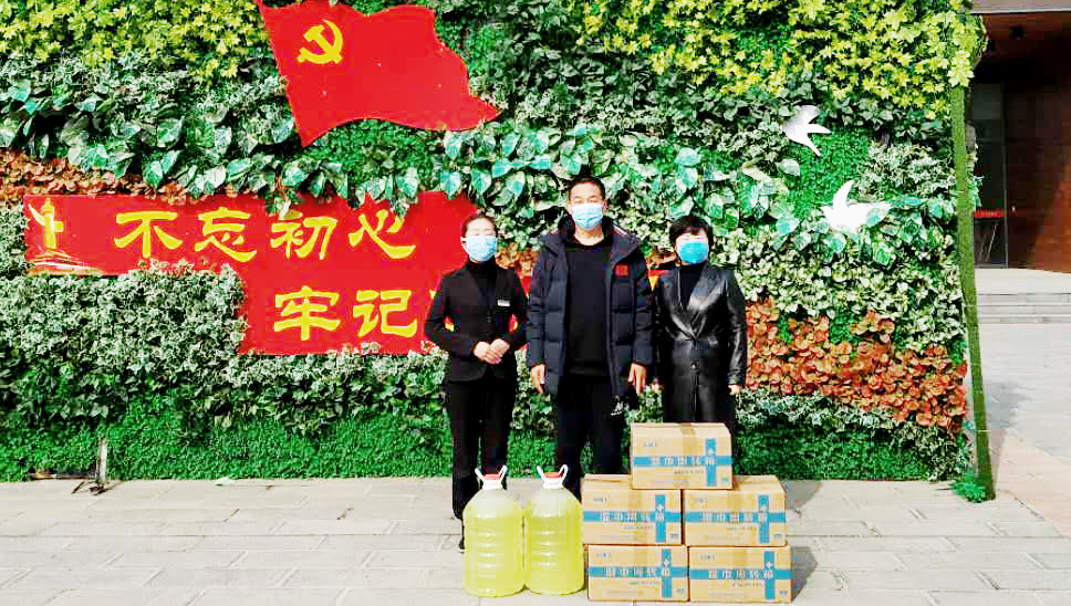 守望相助 共克时艰|英国上市公司365向郑州师范学院体育学院捐赠抗疫物资