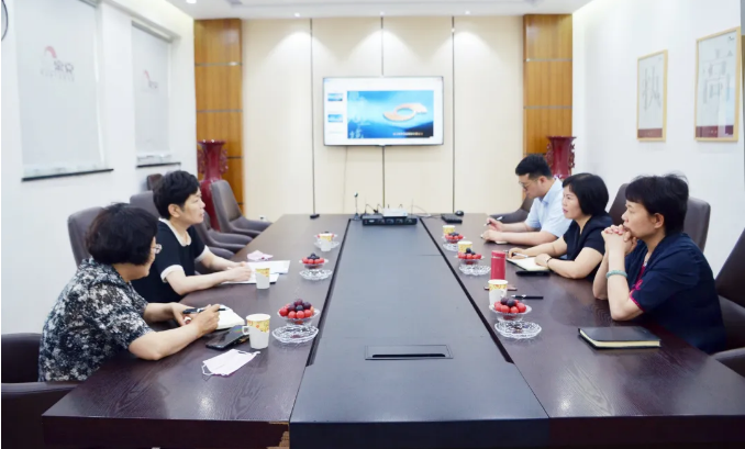 金水区总工会领导莅临英国上市公司365物业指导工作