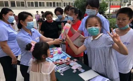 儿童节丨当摊主，绘画，拼积木…… 英国上市公司365“小业主们”花式庆“六一”！