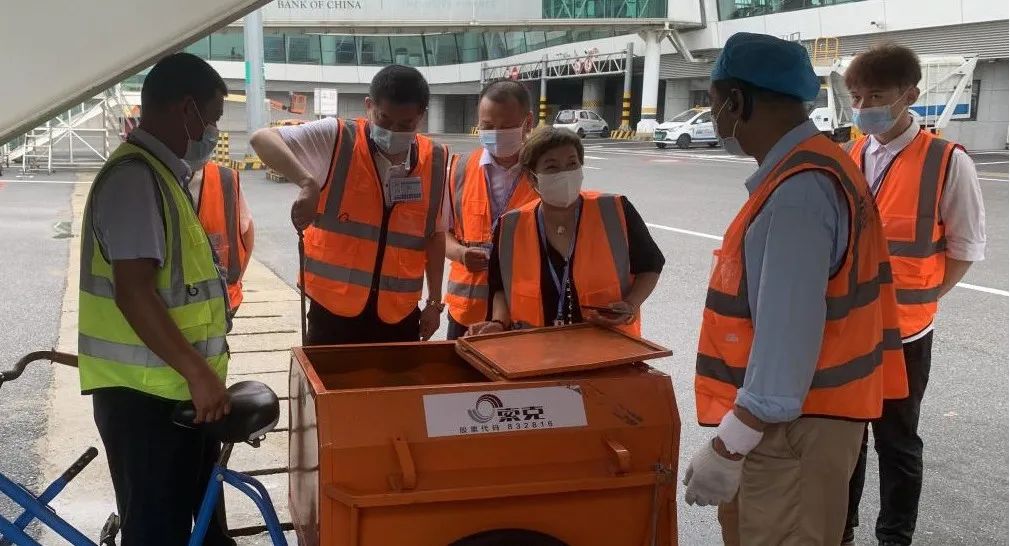 英国上市公司365常务副总卢建新赴武汉分子公司检查指导！