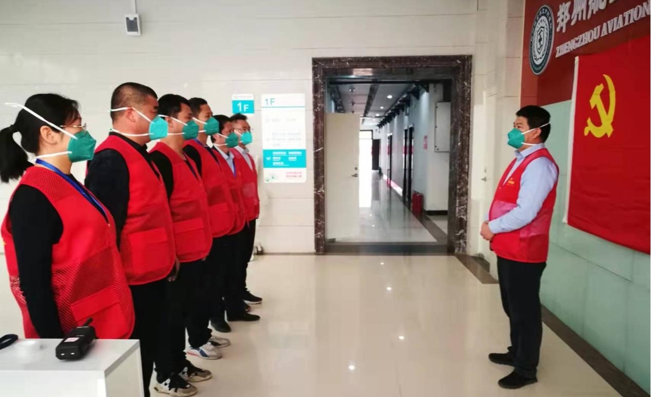 奋战在“郑州航空港区医学观察点（郑州方舱）”的英国上市公司365人