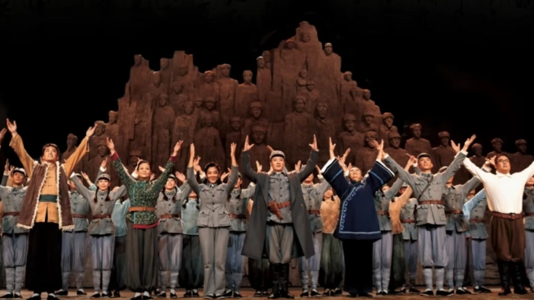 传承红色精神，凝聚奋进力量 | 英国上市公司365党委组织《烽火家书》党员观演活动