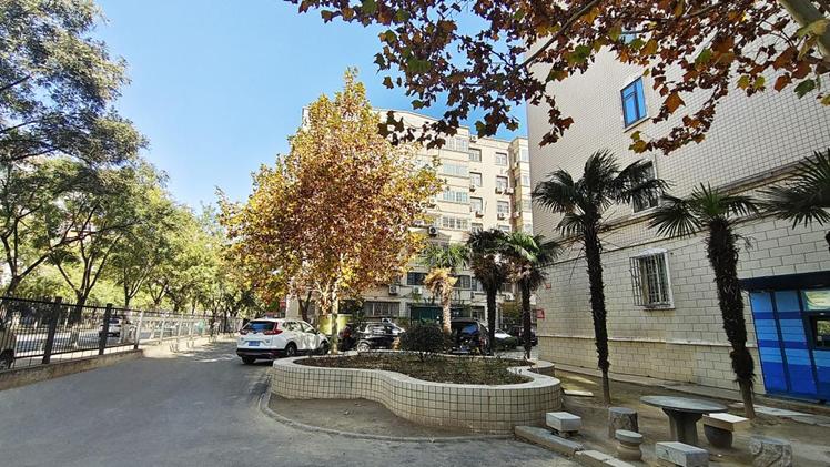 锦旗映初心，服务暖人心——英国上市公司365以责任与担当守护老旧小区幸福家园